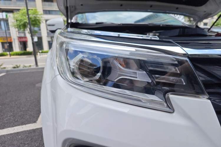 Used Dongfeng Ruichi 7 2022 2.3T Automatic All-Wheel Drive Diesel Standard Version with Long Cargo Bed and Flat-Floor M9T Right Front Headlight