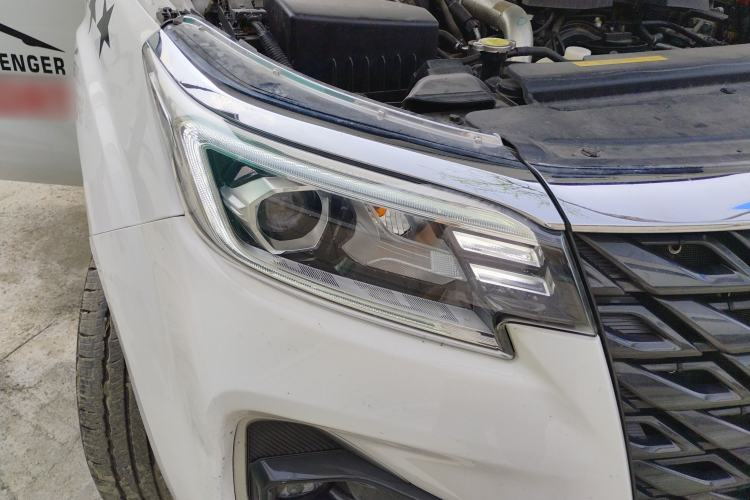 Used Dongfeng Ruichi 7 2022 2.3T Automatic All-Wheel-Drive Diesel Flagship Version with Five-Link Suspension M9T Right Front Headlight