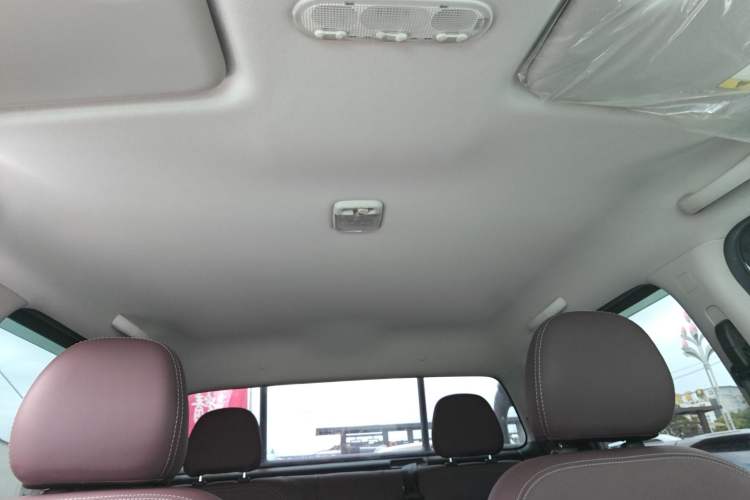 Used Dongfeng Ruichi 7 2022 2.3T Manual 4x4 Diesel Standard Edition Flatbed Cargo Box M9T Roof