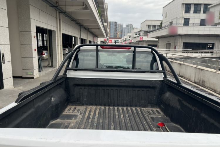 Used Dongfeng Ruichi 7 2022 2.3T Manual 4x4 Diesel Standard Version with Long Cargo Bed and Flatbed M9T Trunk