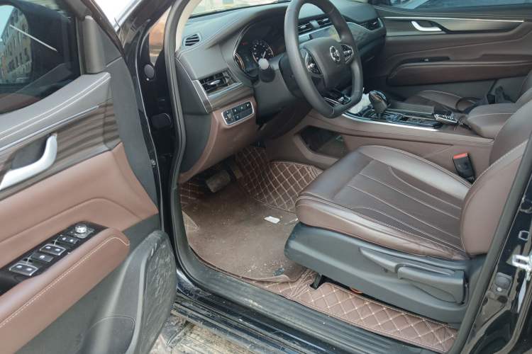 Used Dongfeng Ruichi 7 2023 2.3T Automatic Two-Wheel Drive Diesel Standard Version with Long Cargo Bed Driver Seat