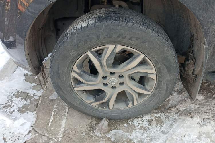 Used Dongfeng Ruichi 7 2023 2.3T Automatic Two-Wheel Drive Diesel Standard Version with Long Cargo Bed Left Front Wheel Hub