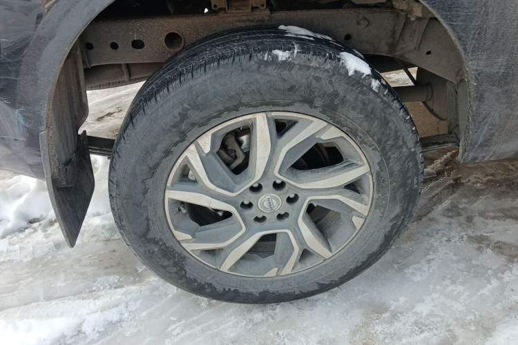 Used Dongfeng Ruichi 7 2023 2.3T Automatic Two-Wheel Drive Diesel Standard Version with Long Cargo Bed Right Rear Wheel Hub