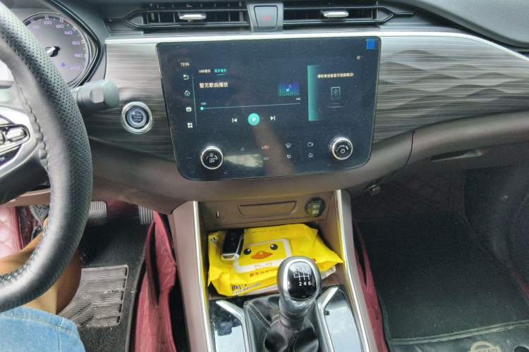 Used Dongfeng Ruichi 7 2023 2.0T Manual Two-Wheel Drive Gasoline Standard Version Audio And AC Panel