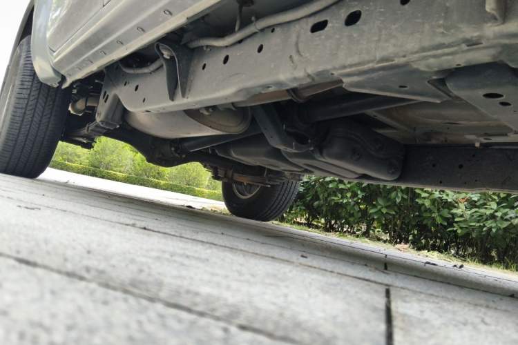 Used Dongfeng Ruichi 7 2023 2.0T Manual Two-Wheel Drive Gasoline Standard Version Chassis Front Right