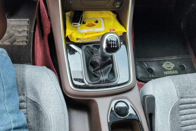 Used Dongfeng Ruichi 7 2023 2.0T Manual Two-Wheel Drive Gasoline Standard Version Gear Lever