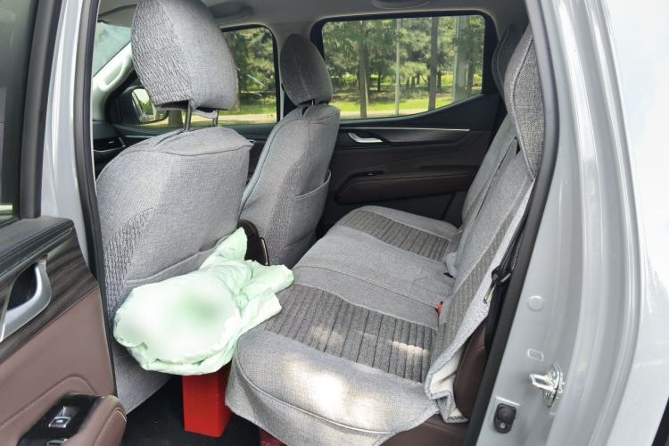 Used Dongfeng Ruichi 7 2023 2.0T Manual Two-Wheel Drive Gasoline Standard Version Left Rear Seat