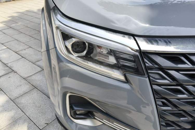 Used Dongfeng Ruichi 7 2023 2.0T Manual Two-Wheel Drive Gasoline Standard Version Right Front Headlight