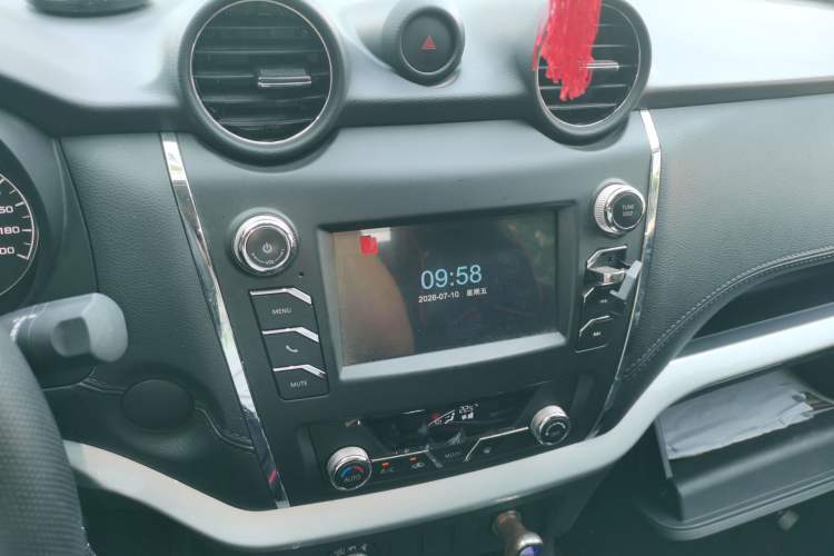 Used Dongfeng Ruichi 7 2024 2.3T Manual Two-Wheel Drive Diesel Elite Edition Audio And AC Panel