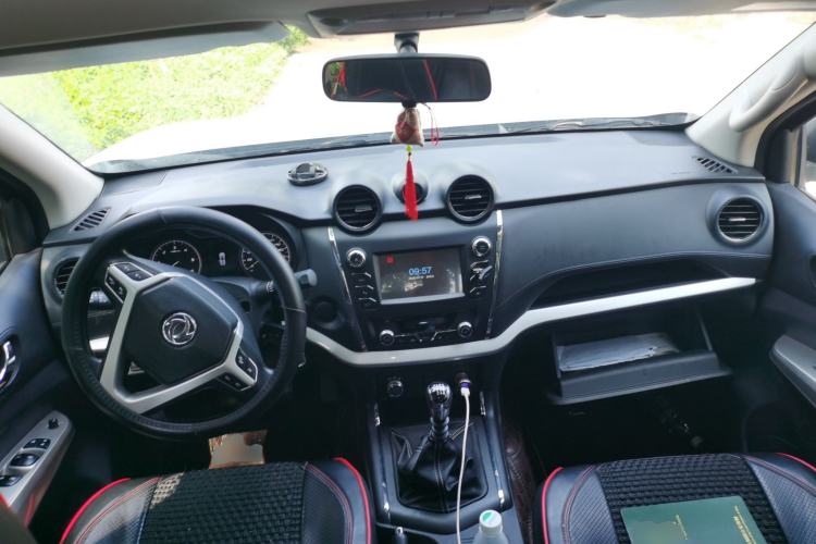 Used Dongfeng Ruichi 7 2024 2.3T Manual Two-Wheel Drive Diesel Elite Edition Center Console