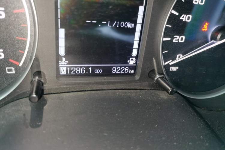 Used Dongfeng Ruichi 7 2024 2.3T Manual Two-Wheel Drive Diesel Elite Edition Odometer Close Up