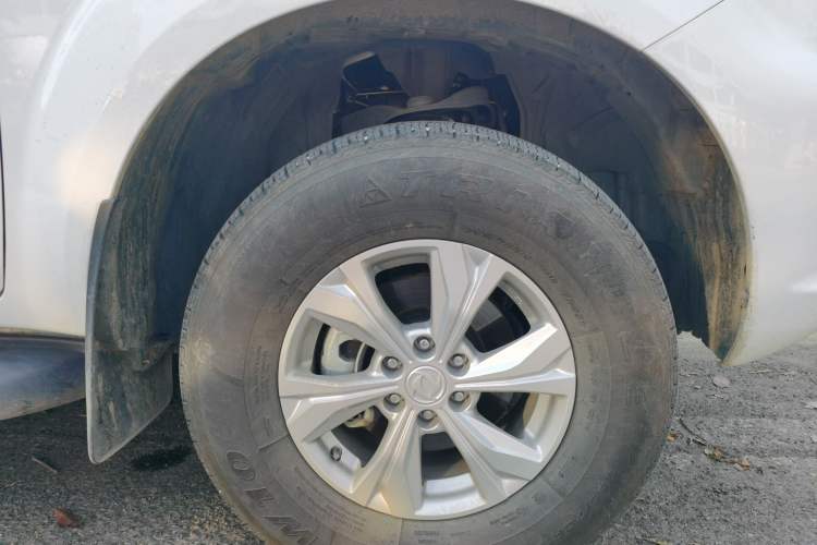 Used Dongfeng Ruichi 7 2024 2.3T Manual Two-Wheel Drive Diesel Elite Edition Right Front Wheel Hub