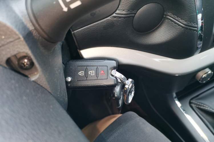 Used Dongfeng Ruichi 7 2024 2.3T Manual Two-Wheel Drive Diesel Elite Edition Vehicle Key