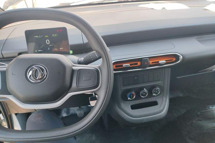 Used Dongfeng Ruilida V8E 2025 Model Bright Window Edition Fudi 50.48 kWh Center Console
