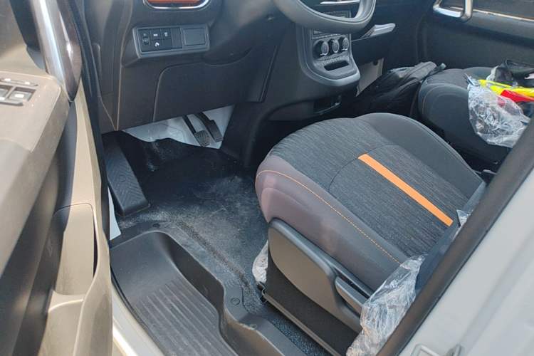 Used Dongfeng Ruilida V8E 2025 Model Bright Window Edition Fudi 50.48 kWh Driver Seat