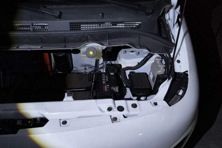Used Dongfeng Ruilida V8E  Engine Bay Left