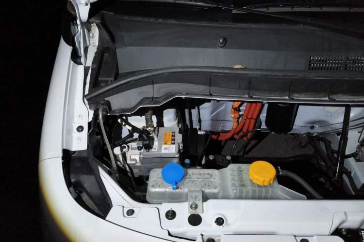 Used Dongfeng Ruilida V8E  Engine Bay Right