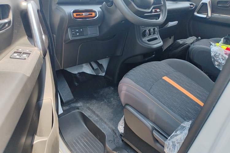 Used Dongfeng Ruilida V8E 2025 Model Bright Window Edition Fudi 50.48 kWh Left Front Seat