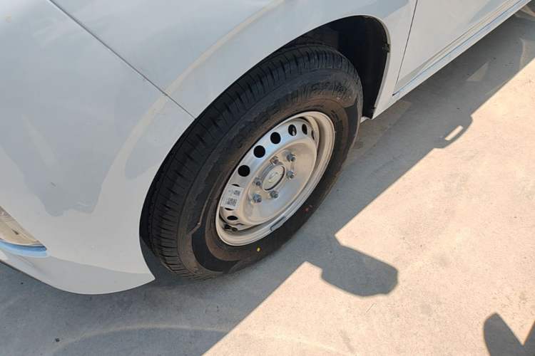 Used Dongfeng Ruilida V8E 2025 Model Bright Window Edition Fudi 50.48 kWh Left Front Wheel Hub
