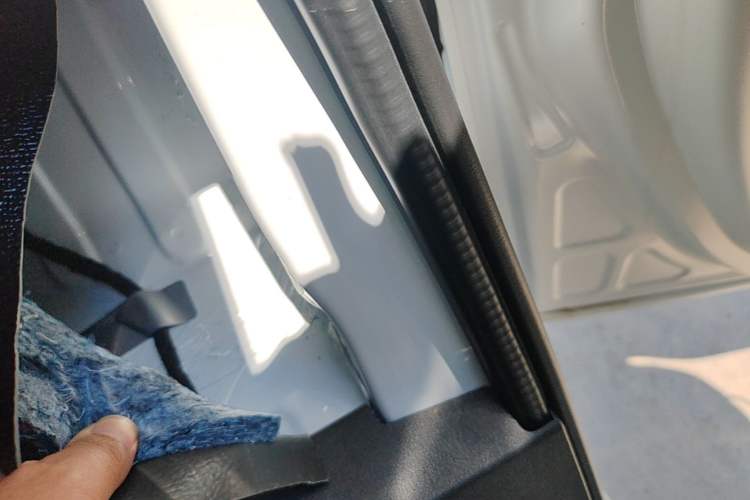 Used Dongfeng Ruilida V8E 2025 Model Bright Window Edition Fudi 50.48 kWh Left Side Sill
