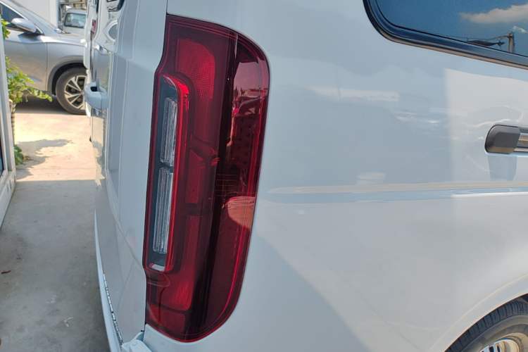 Used Dongfeng Ruilida V8E 2025 Model Bright Window Edition Fudi 50.48 kWh Right Rear Taillight
