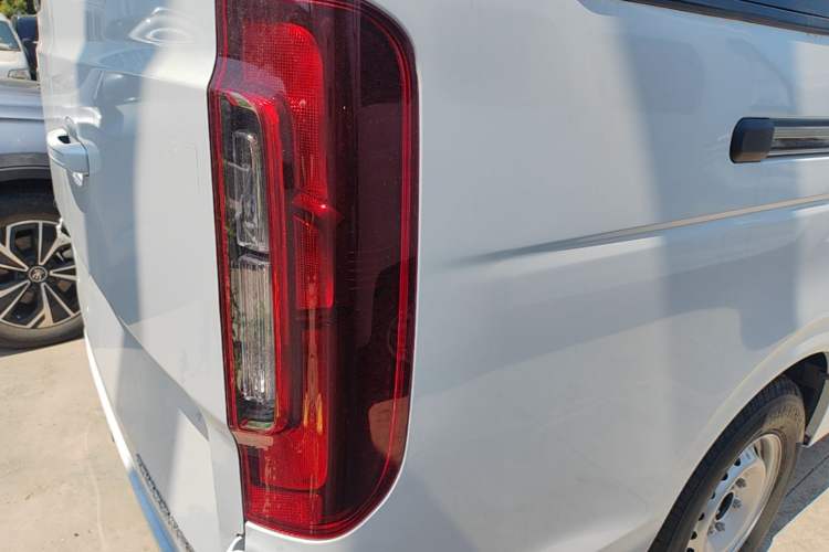 Used Dongfeng Ruilida V8E 2025 Model Bright Window Edition Fudi 50.48 kWh Right Rear Taillight