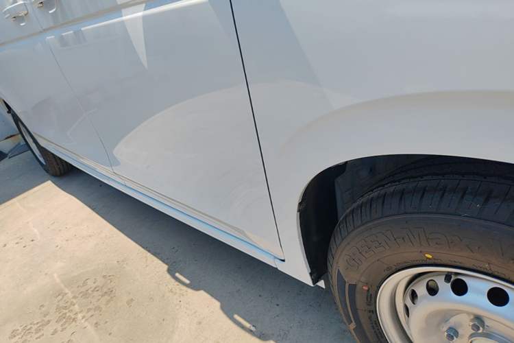 Used Dongfeng Ruilida V8E 2025 Model Bright Window Edition Fudi 50.48 kWh Right Side Sill