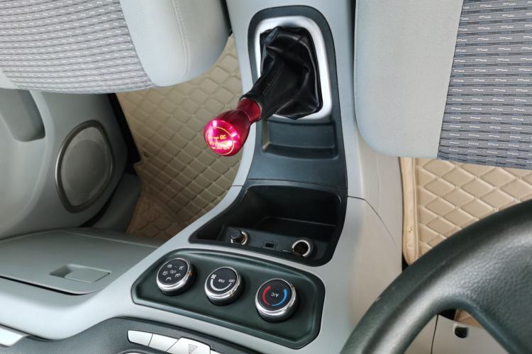 Used Dongfeng Shuaike 2016 1.5L Manual Comfort Model Gear Lever