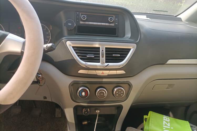 Used Dongfeng Shuaike 2016 1.5L Manual Standard Edition Audio And AC Panel