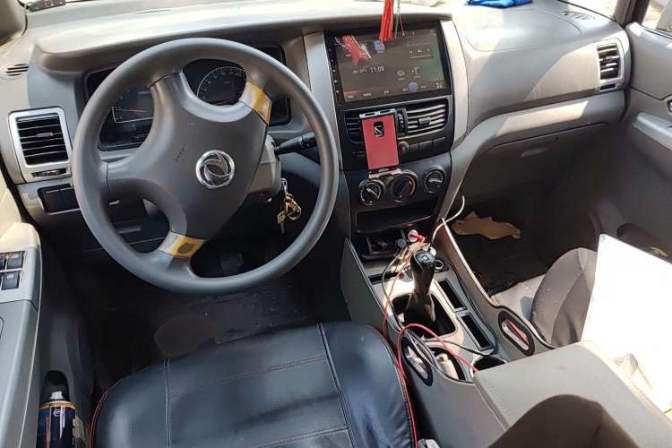 Used Dongfeng Shuaike 2010 1.6L Manual Comfort Edition Center Console