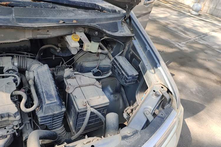Used Dongfeng Shuaike 2010 1.6L Manual Comfort Edition Engine Bay Left
