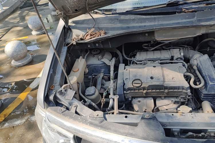 Used Dongfeng Shuaike 2010 1.6L Manual Comfort Edition Engine Bay Right
