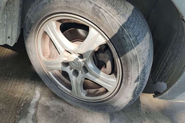 Used Dongfeng Shuaike 2010 1.6L Manual Comfort Edition Right Front Wheel Hub
