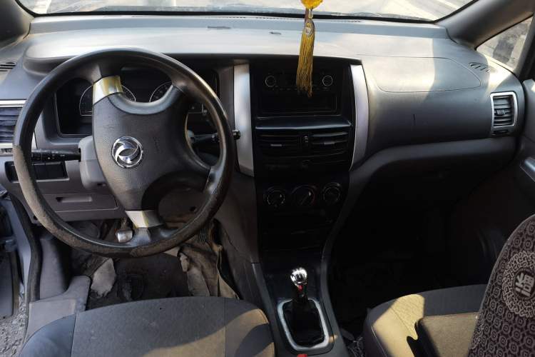 Used Dongfeng Shuaike 2010 1.6L Manual Utility Version Center Console
