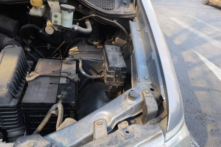 Used Dongfeng Shuaike 2010 1.6L Manual Utility Version Engine Bay Left