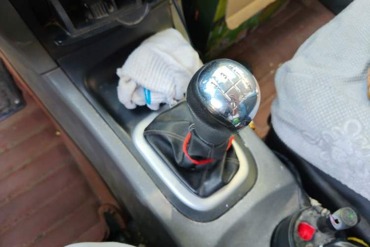 Used Dongfeng Shuaike 2010 1.6L Manual Utility Version Gear Lever