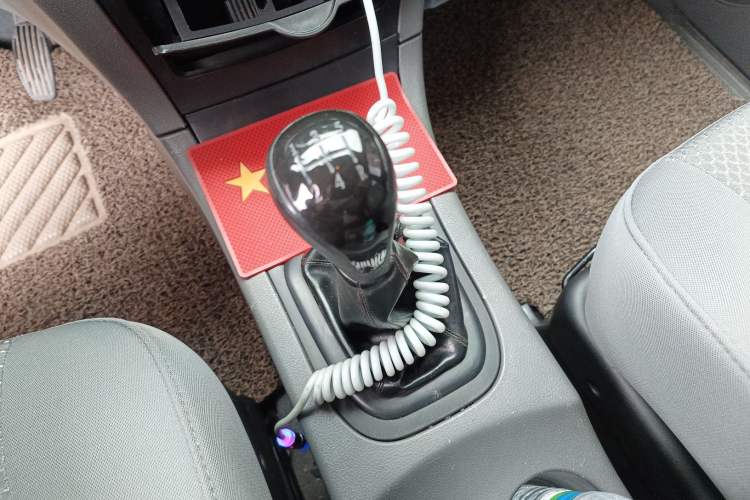 Used Dongfeng Shuaike 2010 1.6L Manual Utility Version Gear Lever