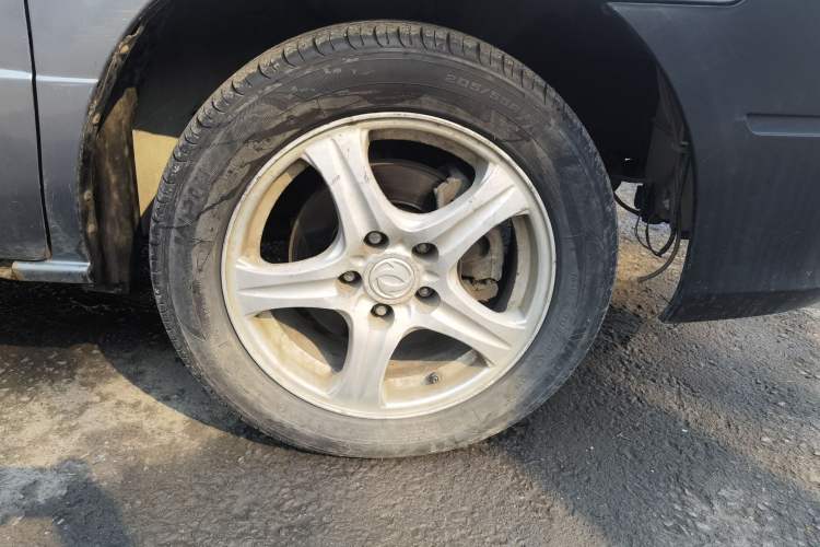 Used Dongfeng Shuaike 2010 1.6L Manual Utility Version Right Front Wheel Hub