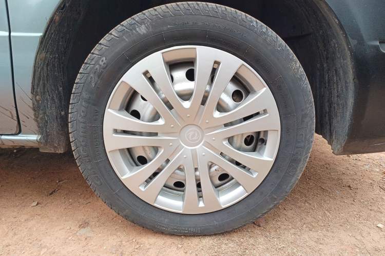Used Dongfeng Shuaike 2010 1.6L Manual Utility Version Right Front Wheel Hub