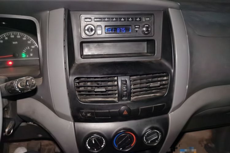 Used Dongfeng Shuaike 2010 1.6L Manual Utility Version Audio And AC Panel