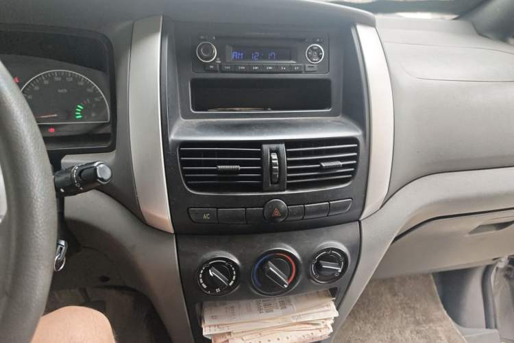 Used Dongfeng Shuaike 2010 1.6L Manual Utility Version Audio And AC Panel