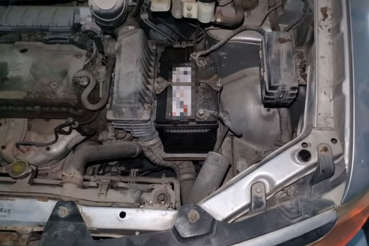 Used Dongfeng Shuaike 2010 1.6L Manual Utility Version Engine Bay Left