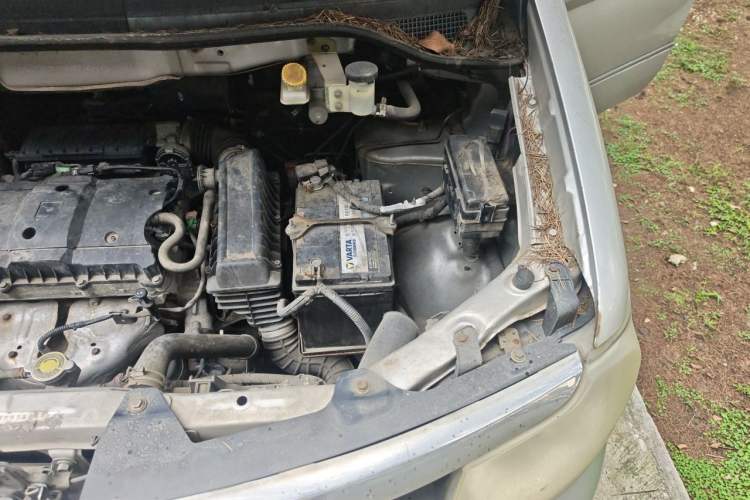 Used Dongfeng Shuaike 2010 1.6L Manual Utility Version Engine Bay Left