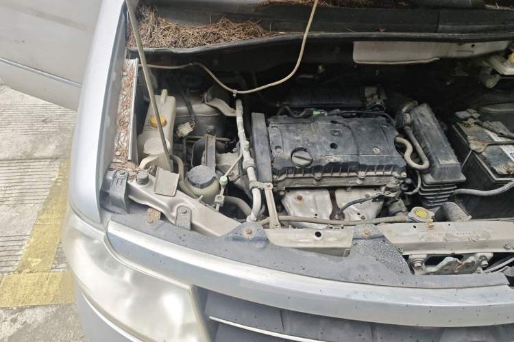 Used Dongfeng Shuaike 2010 1.6L Manual Utility Version Engine Bay Right