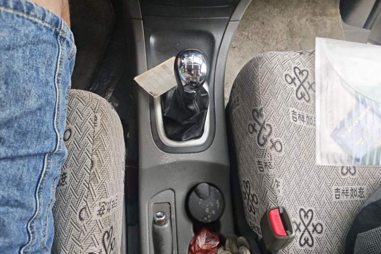 Used Dongfeng Shuaike 2010 1.6L Manual Utility Version Gear Lever