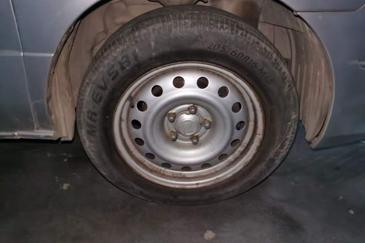 Used Dongfeng Shuaike 2010 1.6L Manual Utility Version Right Front Wheel Hub