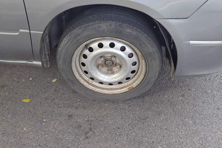 Used Dongfeng Shuaike 2010 1.6L Manual Utility Version Right Front Wheel Hub