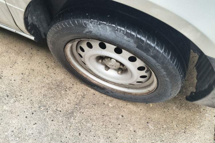 Used Dongfeng Shuaike 2010 1.6L Manual Utility Version Right Front Wheel Hub