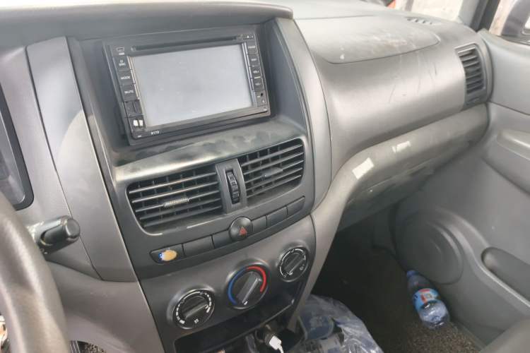 Used Dongfeng Shuaike 2010 1.6L Manual Utility Version Audio And AC Panel