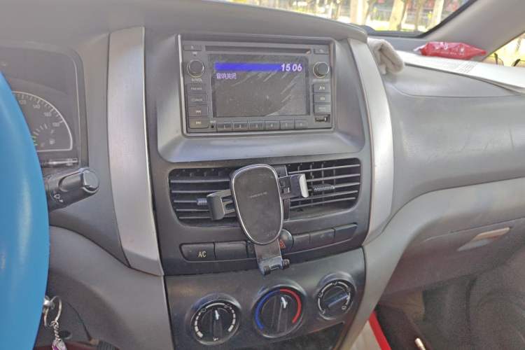 Used Dongfeng Shuaike 2010 1.6L Manual Utility Version Audio And AC Panel